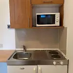 F6-Comfy Ground Flr Studio Fits 4- Near Hyde Park